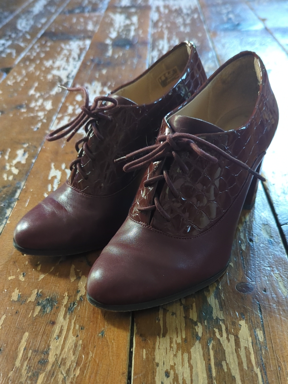 Clarks Burgundy Croc-Embossed Lace-Up Heel Oxfords